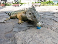 20140507114647-Iguana_In_Guayaquil_attack_Hello_Kitty