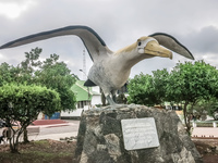 20140518152148-Sea_Gull_Statue_of_Puerto_Ayora