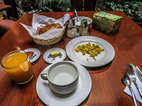 20140506075234-waiting_for_breakfast_at_Posada_del_Rey